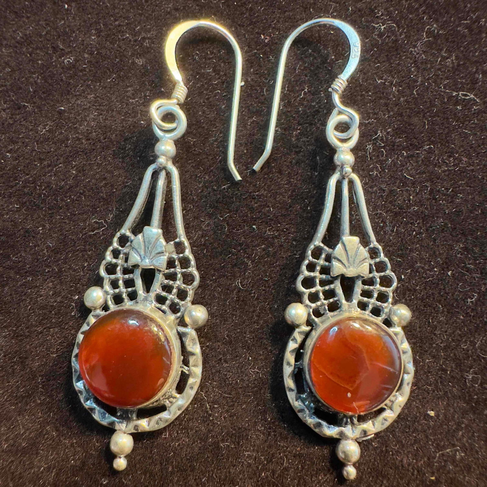 925 Carnelian Cabochon Stone Ornate Sterling Silver Dangle Drop Earrings: This item is in good pre-owned, previously used/displayed condition with noticeable light wear, and surface scratches. Please reference all photos for full details. This piece of jewelry has been test