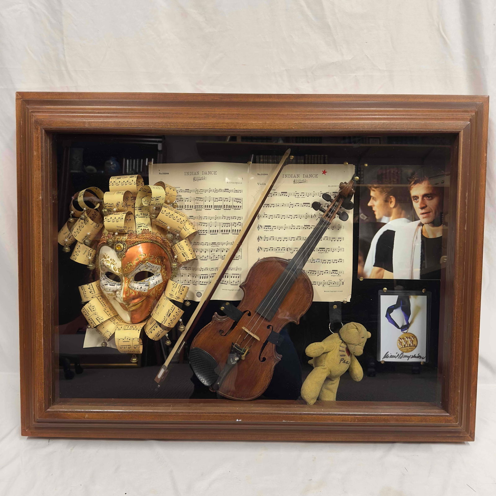 Mikhail Baryshnikov Tribute Shadow Box Indian Dance Sheet Music Violin Venetian Mask Photos R119: Mikhail Baryshnikov Tribute Shadow Box Indian Dance Sheet Music Violin Venetian Mask Photos. A visually arresting tribute to legendary dancer, choreographer, and actor Mikhail Baryshnikov, this unique