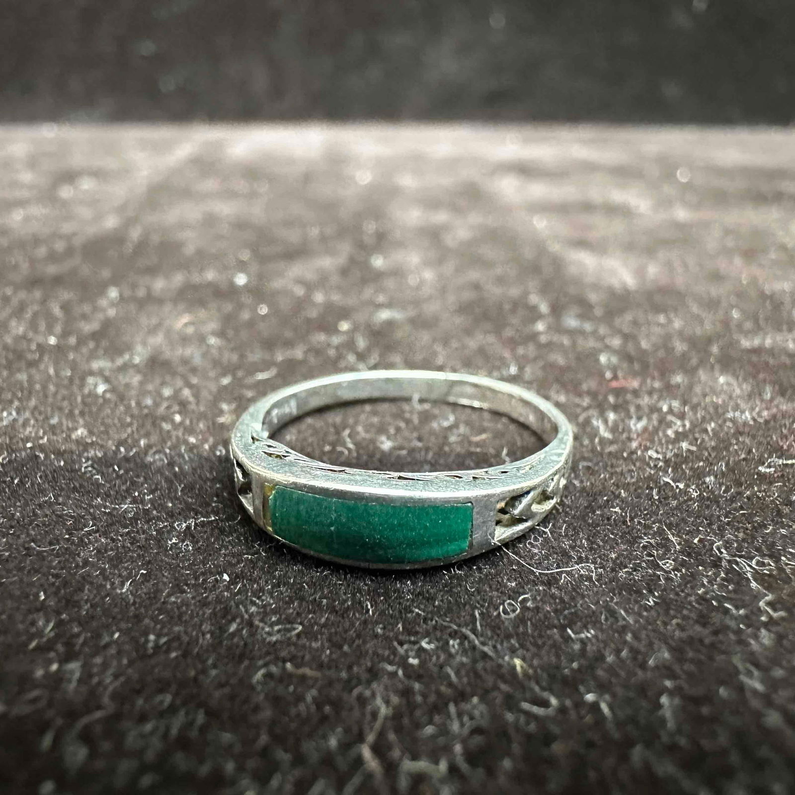 Malachite Green Gemstone Inlay Sterling Silver Fine Ring: This item is in good pre-owned, previously used/displayed condition with noticeable light wear, and surface scratches. Please reference all photos for full details. This piece of jewelry has been test