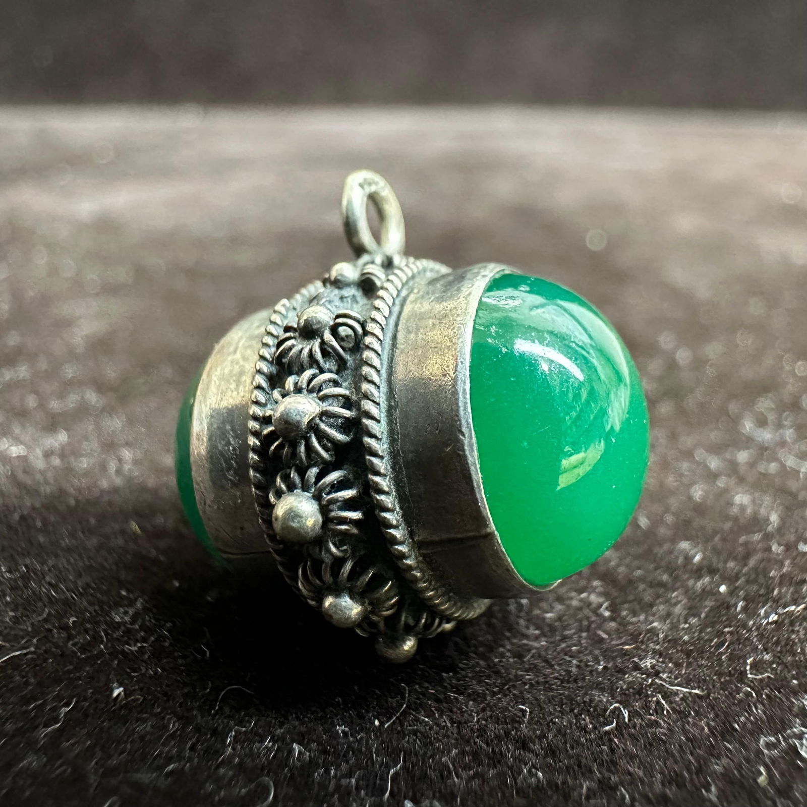 Etruscan Revival 800 Silver Fob Charm Green Onyx V55: This item is in good pre-owned, previously used/displayed condition with noticeable light wear and surface scratches. Please reference all photos for full details. This piece of jewelry has been