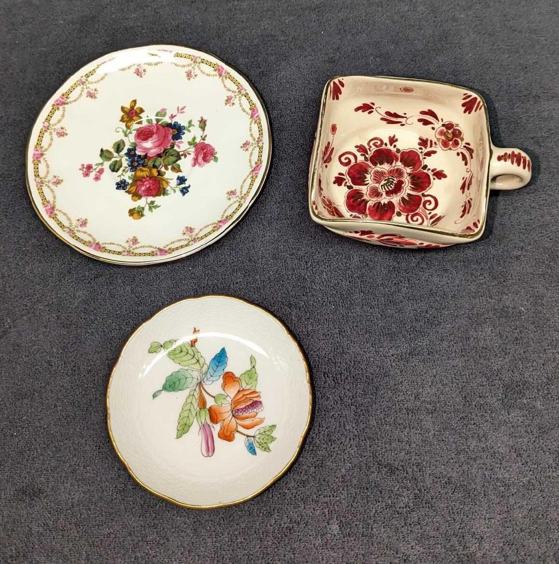 Vintage Holland Pitcher Springfield Herend Plates: Vintage Holland Pitcher Springfield Herend Plates. This lot includes: (1) Springfield Bone China 5 1/2" Plate. This is approx 5 1/2" x 5/8" x 5 1/2". (1) Hand Painted Herend Hungary 3
