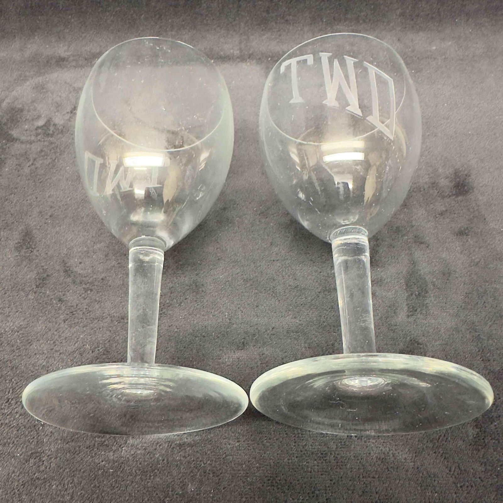 Two Etched Monogram Personalized Drinking Cocktail Glasses Set - 5