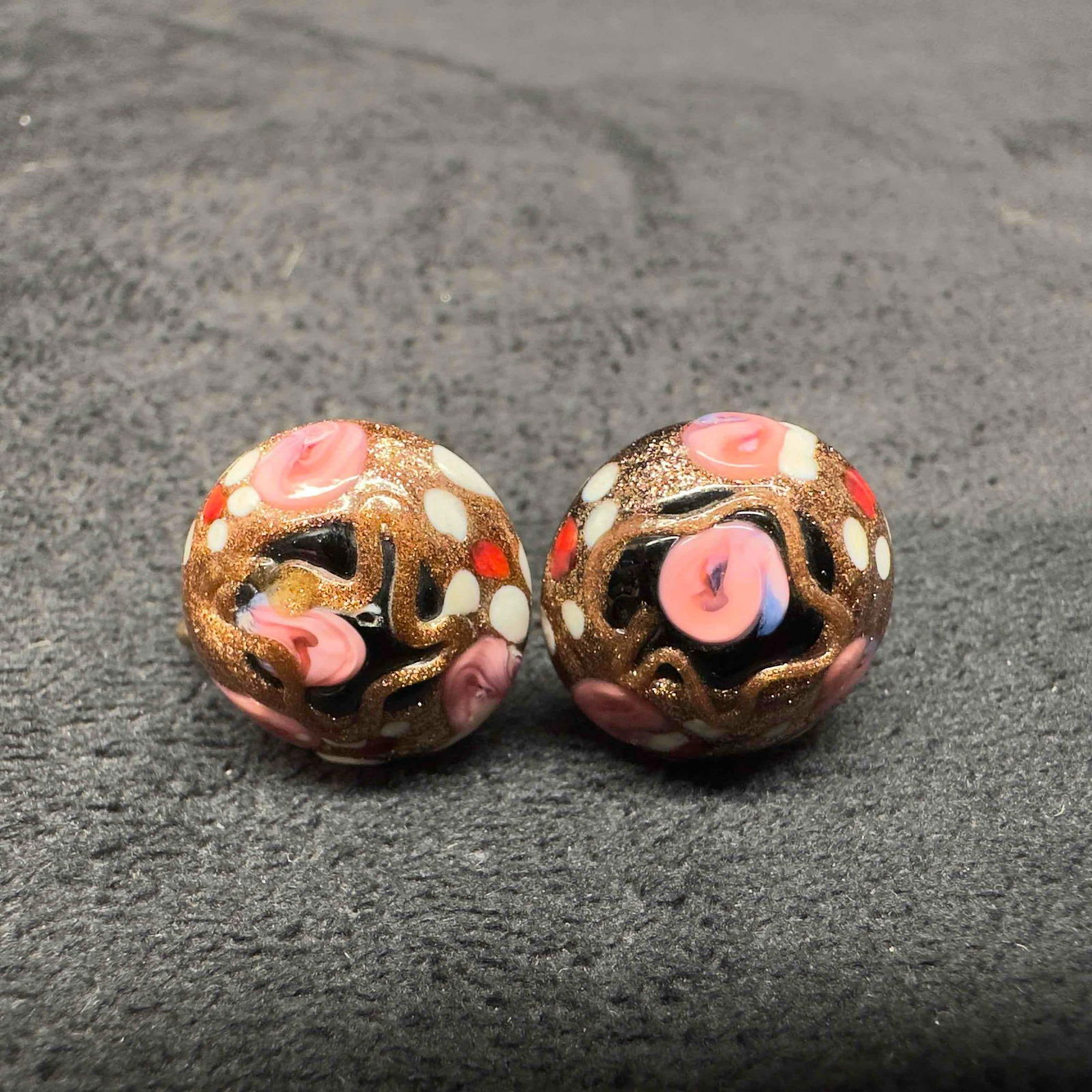 Murano Venetian Art Glass Lamp Work Black Floral Pink Red White Accent Circle Bead Earrings F23: Murano Venetian Art Glass Lamp Work Black Floral Pink Red White Accent Circle Bead Earrings F23. Earrings with black glass beads with beautiful designs on each. The earrings feature floral and copper