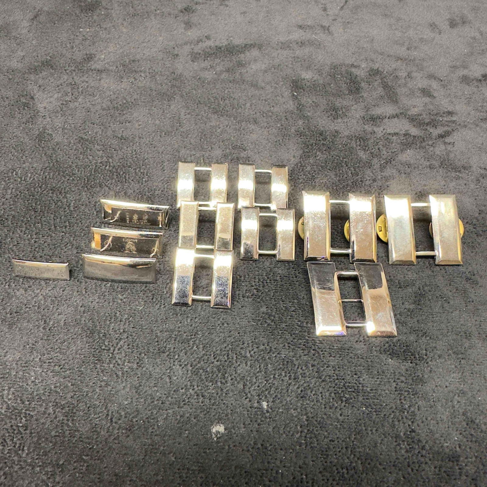 Sterling Silver Polished 1st Lieutenant Captain United States Army Rank Insignia Pin Set of 12: Sterling Silver Polished 1st Lieutenant Captain United States Army Rank Insignia Pin Set of 12. This collection of insignia features Three (3) medium Captain pins, Five (5) small Captain pins, Three