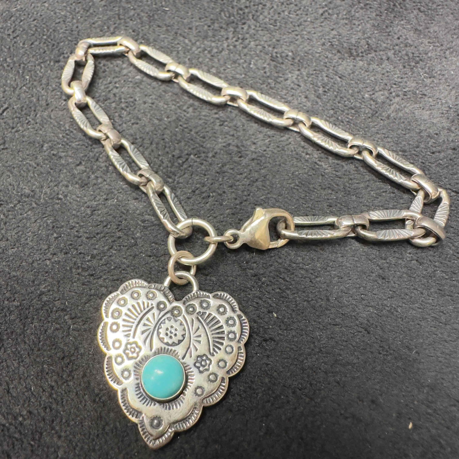 Turquoise Heart Charm Carolyn Pollack Sterling Silver Southwestern Style Bracelet: This item is in good pre-owned, previously used/displayed condition with noticeable light wear, and surface scratches. Please reference all photos for full details. This piece of jewelry has been test