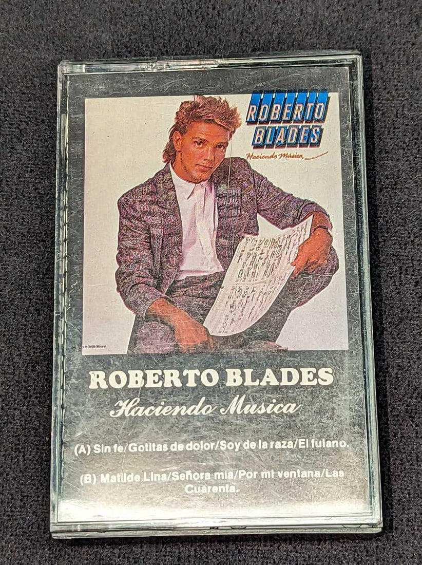 Roberto Blades Haciendo Musica Cassette Tape: Roberto Blades Haciendo Musica Cassette Tape. This was released by TH-Rodven. This is approx 2 3/4" x 1/2" x 4 1/4" and it weighs 0.12lb. The case has some shelf wear, there is no known damage