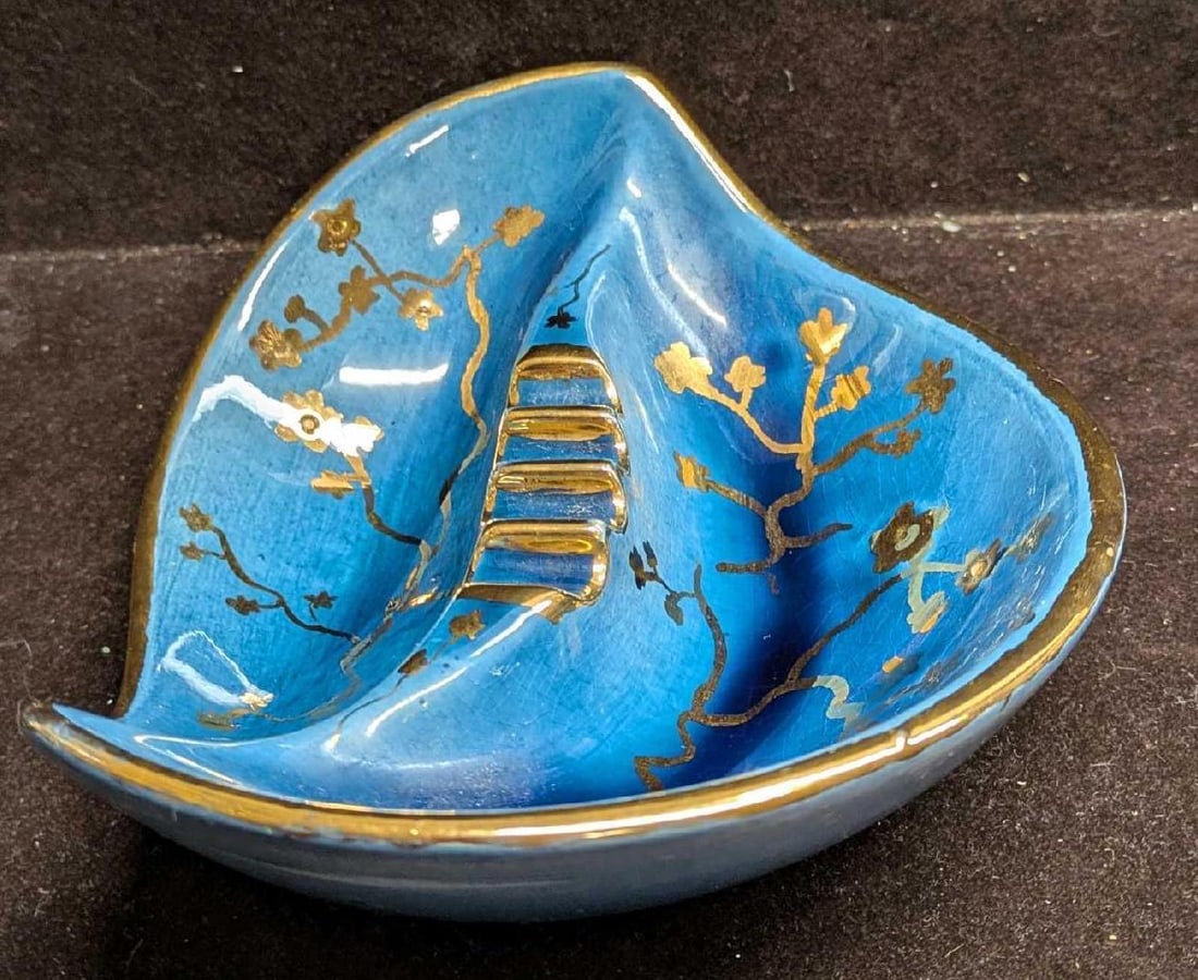 Vintage Pottery Gold Trim Ashtray (1 of 7)
