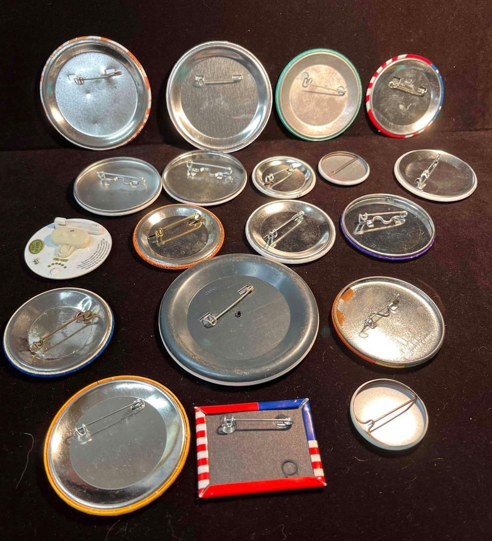 Bundle Of Random Buttons (F18) - 2