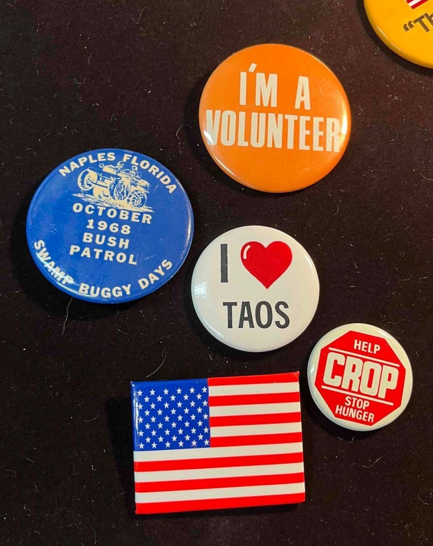 Bundle Of Random Buttons (F18) - 7