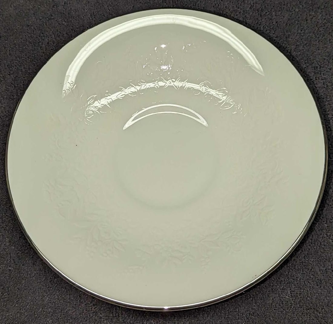 6 Retired Wedgewood Fine China Saucers Silver Ermine A: 6 Retired Wedgwood Fine China Saucers Silver Ermine A. This design was released from 1971 - 1993. Each of the saucers is approx 6" x 6" x 1" and the total weight is 2.22lbs. The saucers are in a