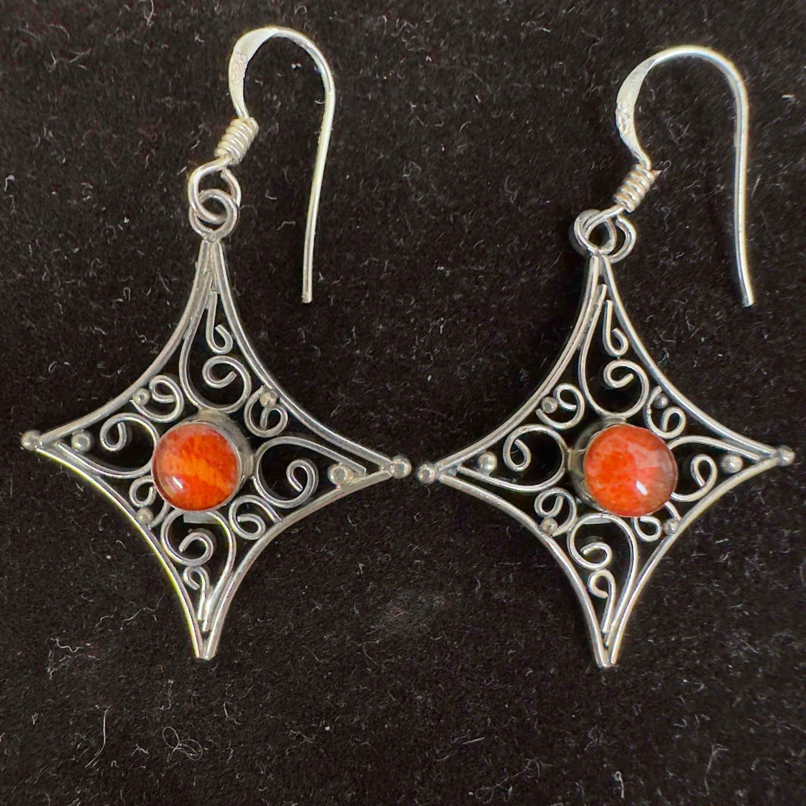 Red Coral Sterling Filigree Design Dangle Earrings C47: This item is in good pre-owned, previously used/displayed condition with noticeable light wear, and surface scratches. Please reference all photos for full details. This piece of jewelry has been