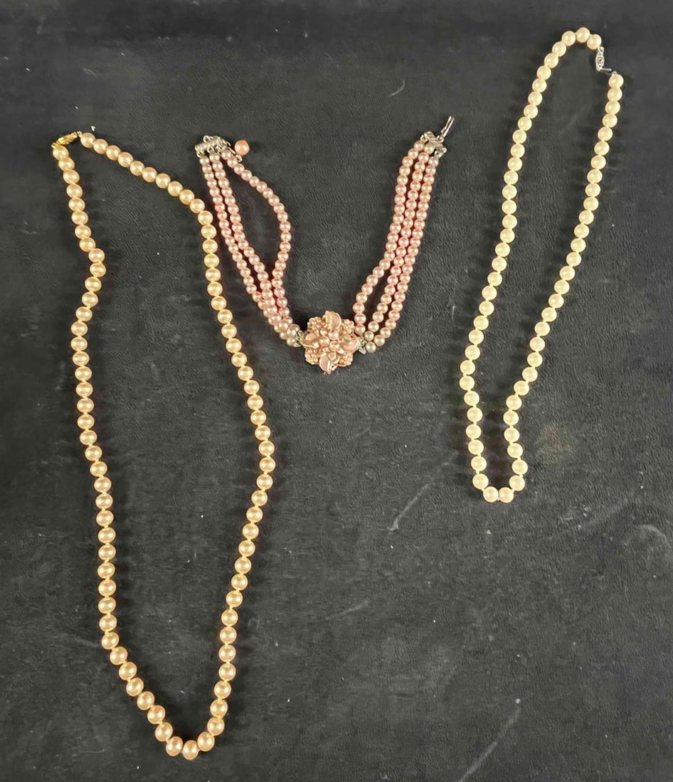 Pearl Necklace Synthetic Pearl Necklace Lot (1 of 5)