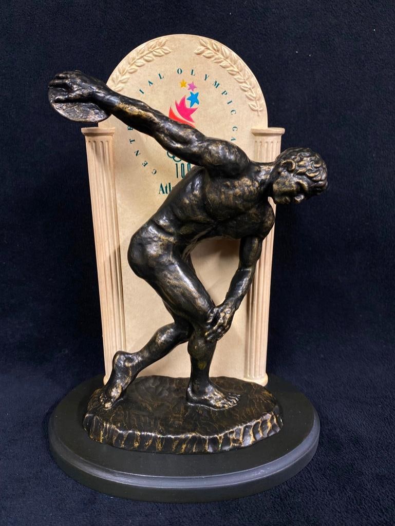 Hallmark Olympic Triumph Figurine - Atlanta 1996: Hallmark Olympic Triumph Figurine - Atlanta 1996 Vintage Hallmark figurine commemorating the 1996 Olympic Games held in Atlanta. This figurine from the series is based on the ancient Greek statue Di