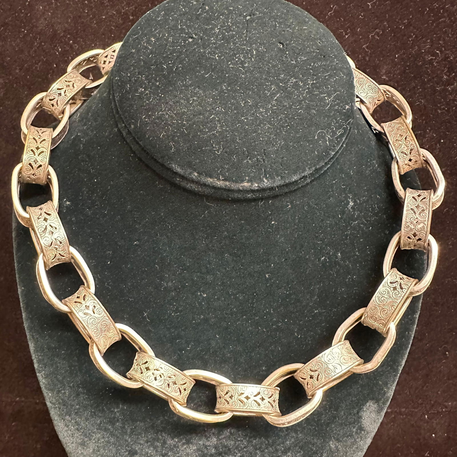 Silver Plated Link Necklace Intricate Engraved Filigree Floral Patterns: Victorian-Style Silver-Plated Link Necklace with Intricate Engraved Filigree Floral Patterns. This item is in good pre-owned, previously displayed condition with light wear and surface scratches.