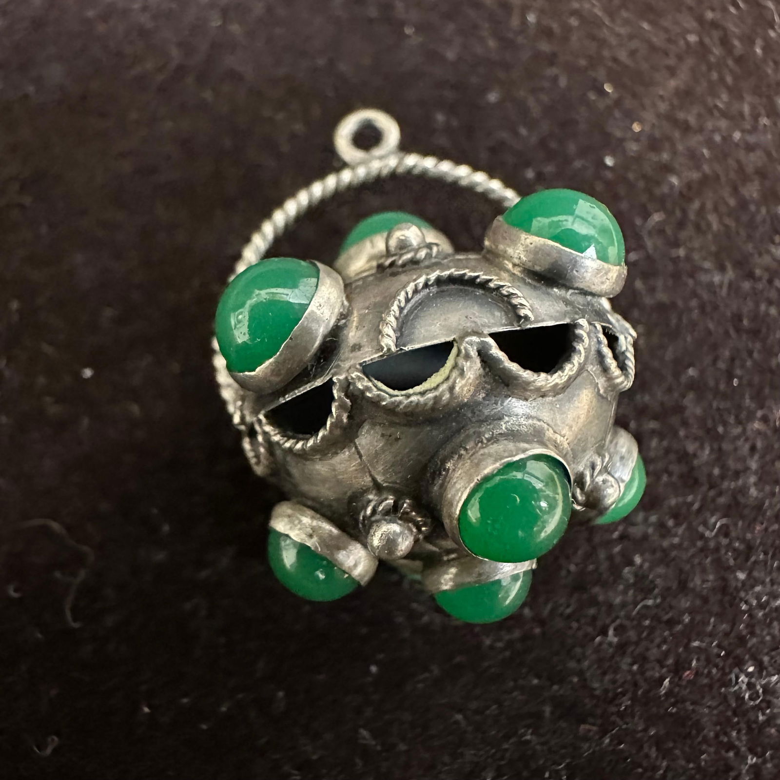 Green Onyx Art Deco Style Green Cabochon Silver Charm T10: This item is in good pre-owned, previously used/displayed condition with noticeable light wear and surface scratches. Please reference all photos for full details. This piece of jewelry has been