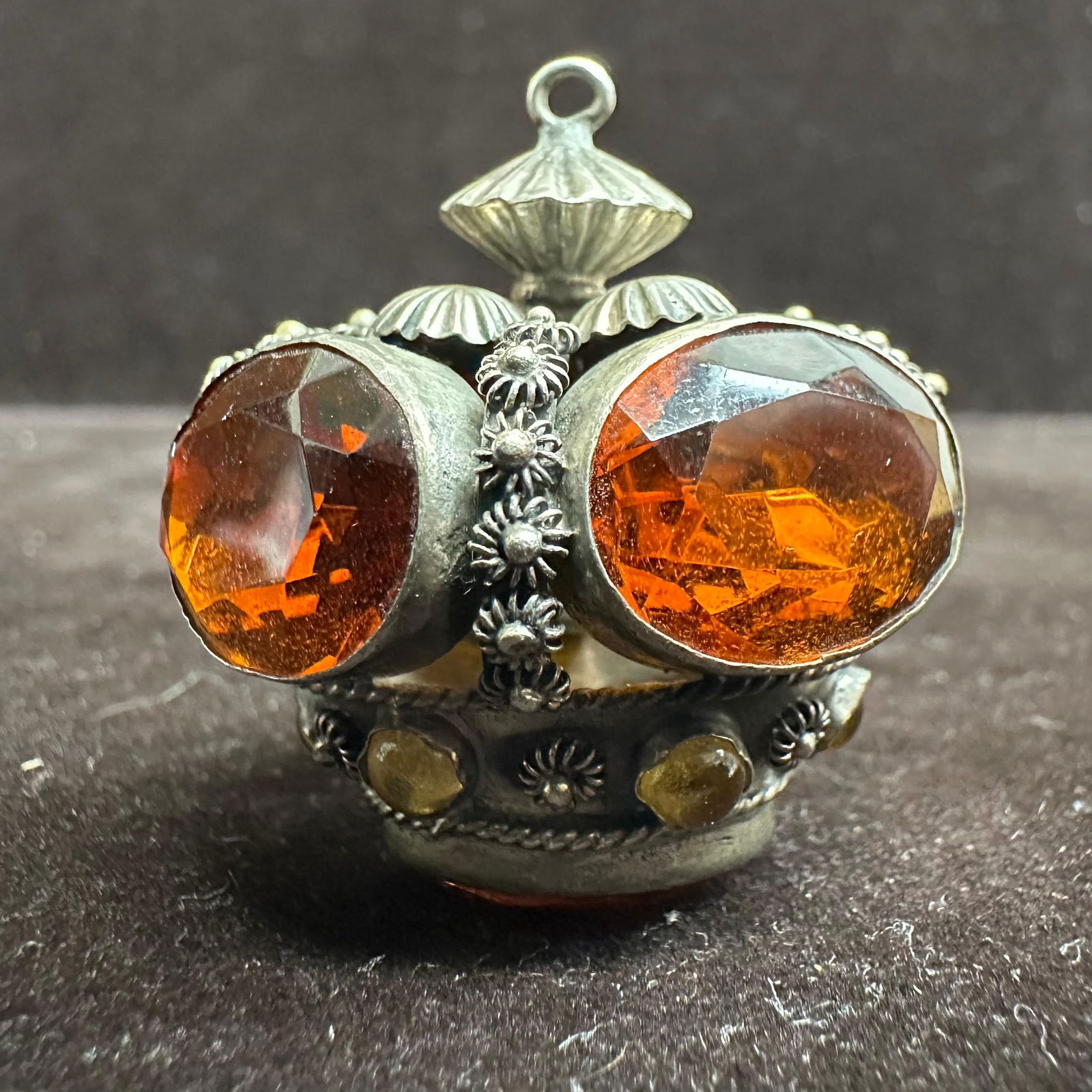 Victorian Etruscan Style Faceted Orange Glass Cabochon Silver Charm T19: This item is in good pre-owned, previously used/displayed condition with noticeable light wear and surface scratches. Please reference all photos for full details. This piece of jewelry has been