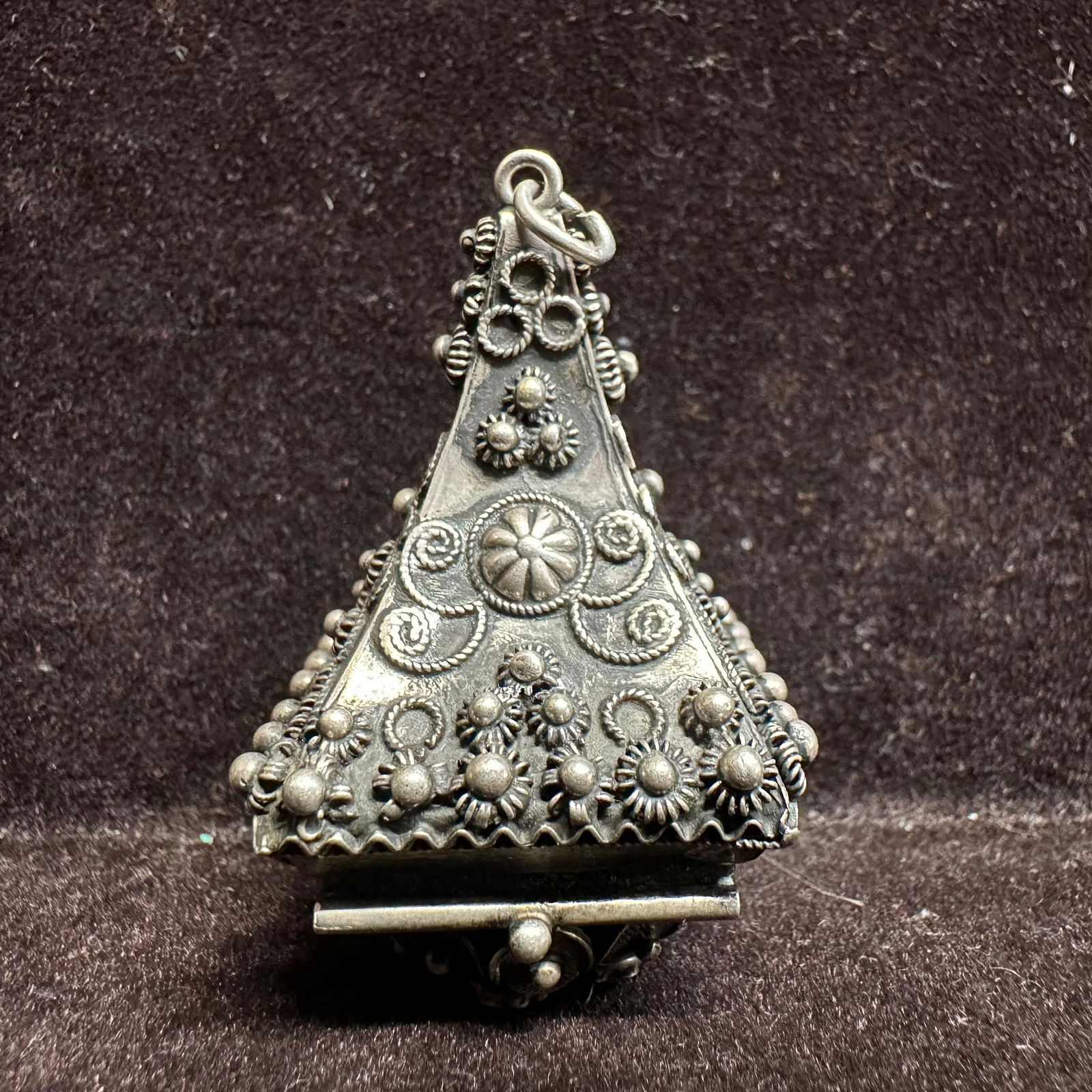 Victorian Etruscan Style Locket Poison Design Green Stone Silver Charm T24 (1 of 10)