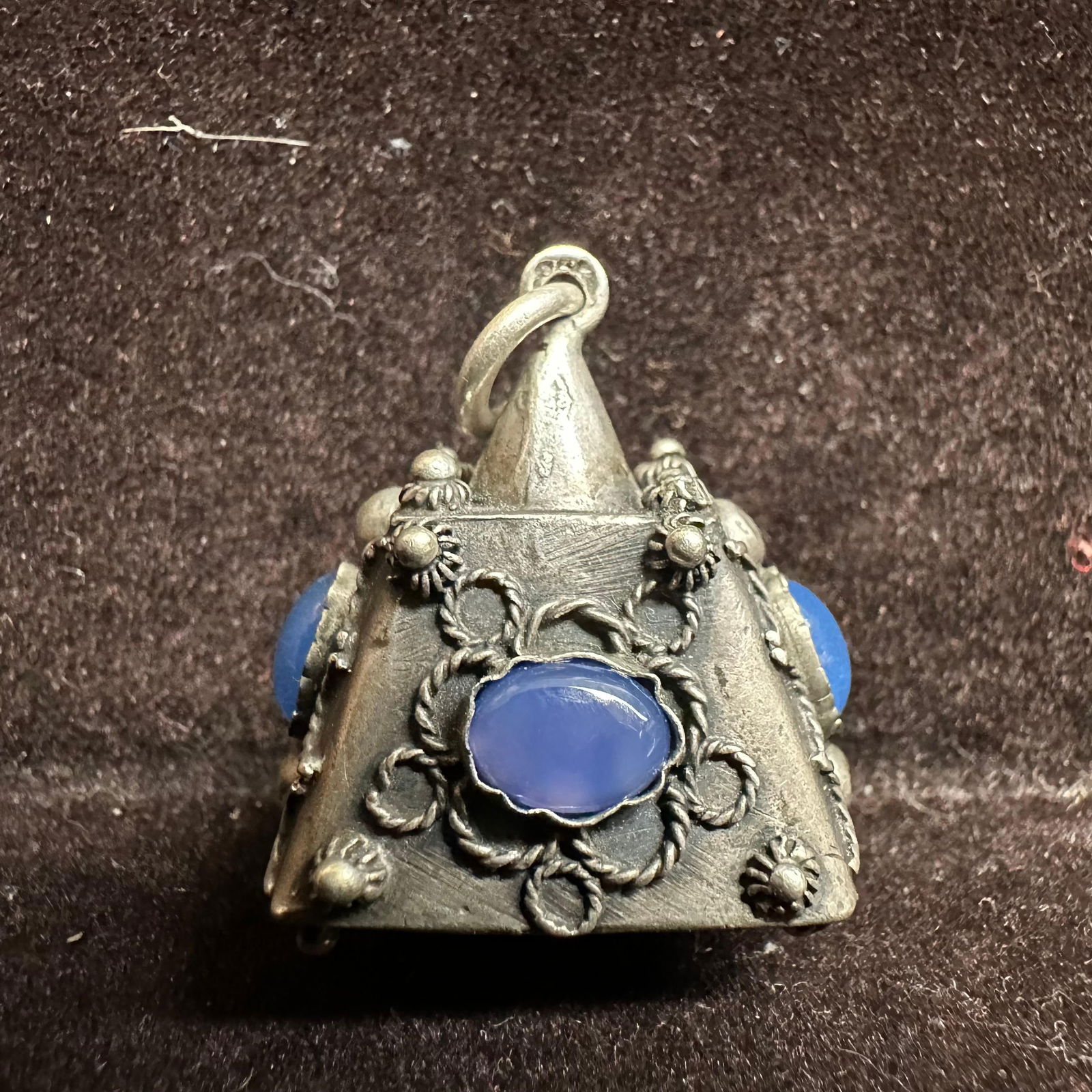 Victorian Etruscan Style Chalcedony 800 Silver Fob Charm T28: This item is in good pre-owned, previously used/displayed condition with noticeable light wear and surface scratches. Please reference all photos for full details. This piece of jewelry has been teste