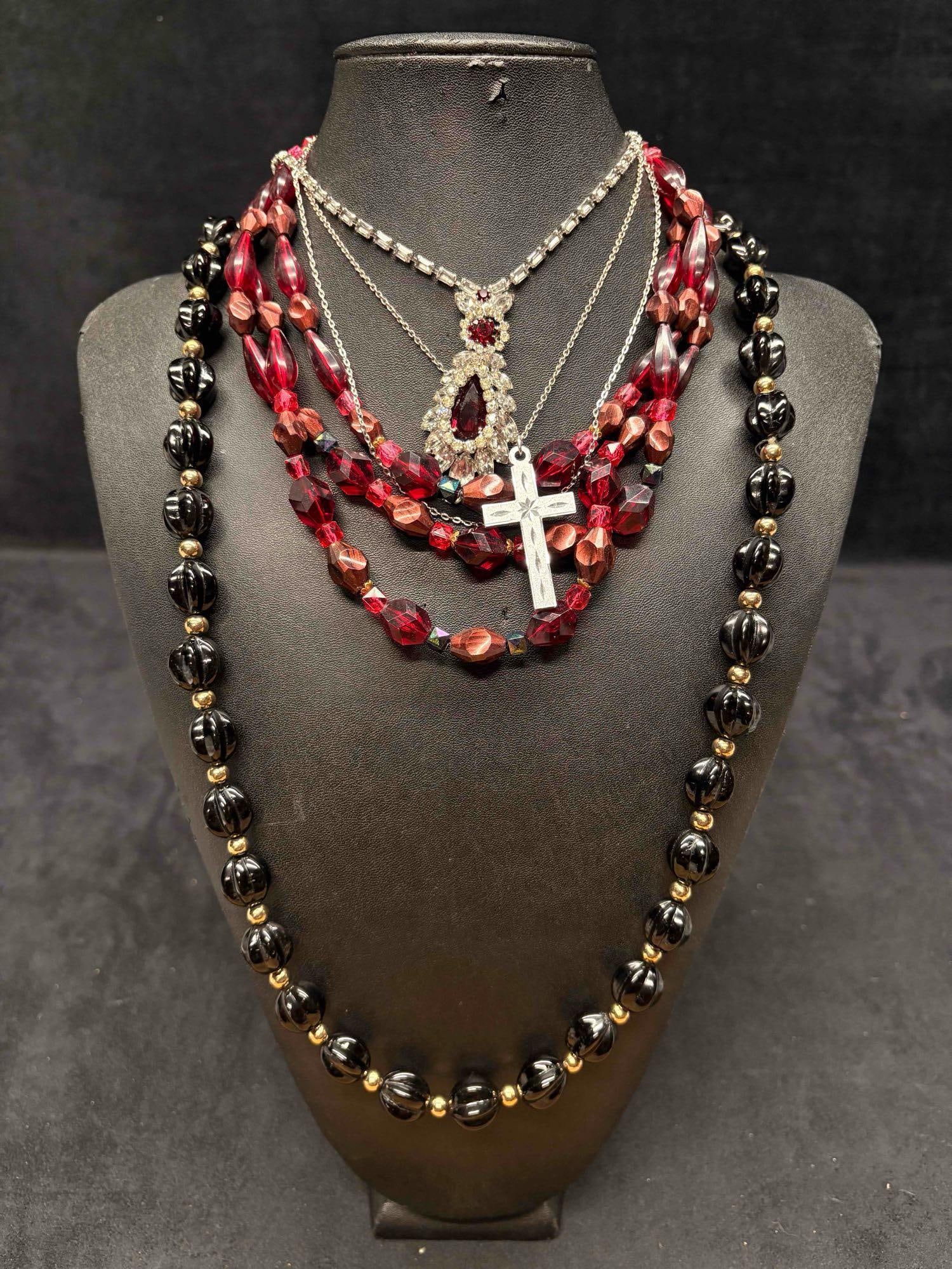 5pc Red and Black Vampiric Necklace Lot: This lot consists of 5 pre-owned costume jewelry necklaces with typical wear from use. Please review images for context of the lots visual conditions. APPROX WEIGHT: 8 OZ