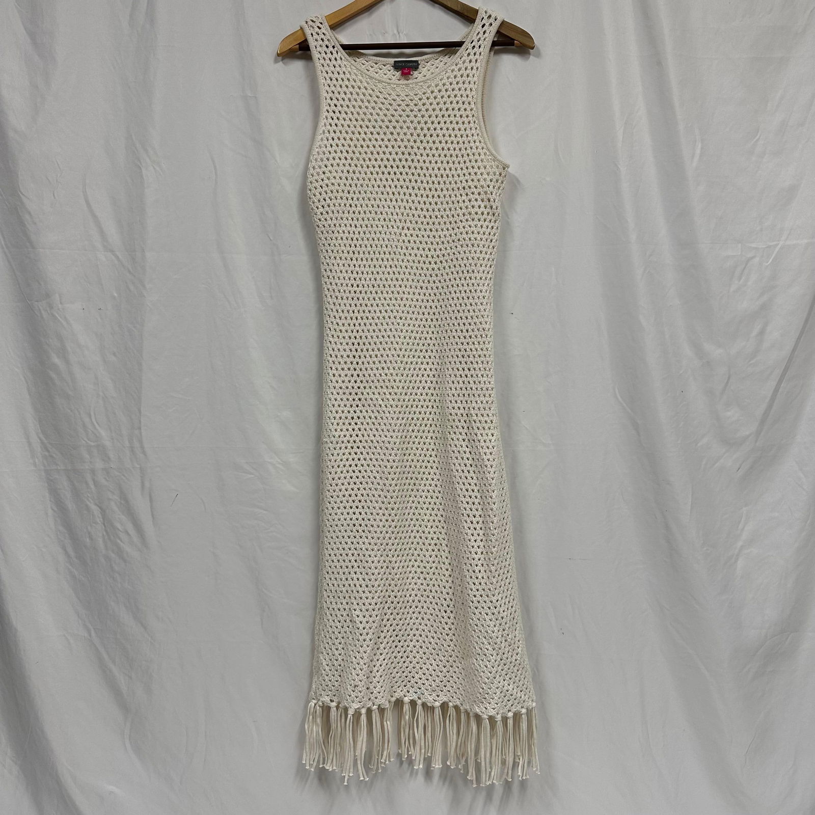 Vince Camuto Island Oasis Womens Fringe Knit Shift Mesh Stitch Dress: This elegant Vince Camuto dress features a beautiful cream-colored sheer mesh overlay with an intricate string or mesh-stitch design. The dress is lightweight and has a flowy fit. Included Items: 