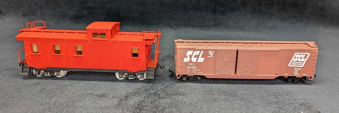 Athearn Seaboard Coast Line Boxcar & Red Caboose (1 of 7)