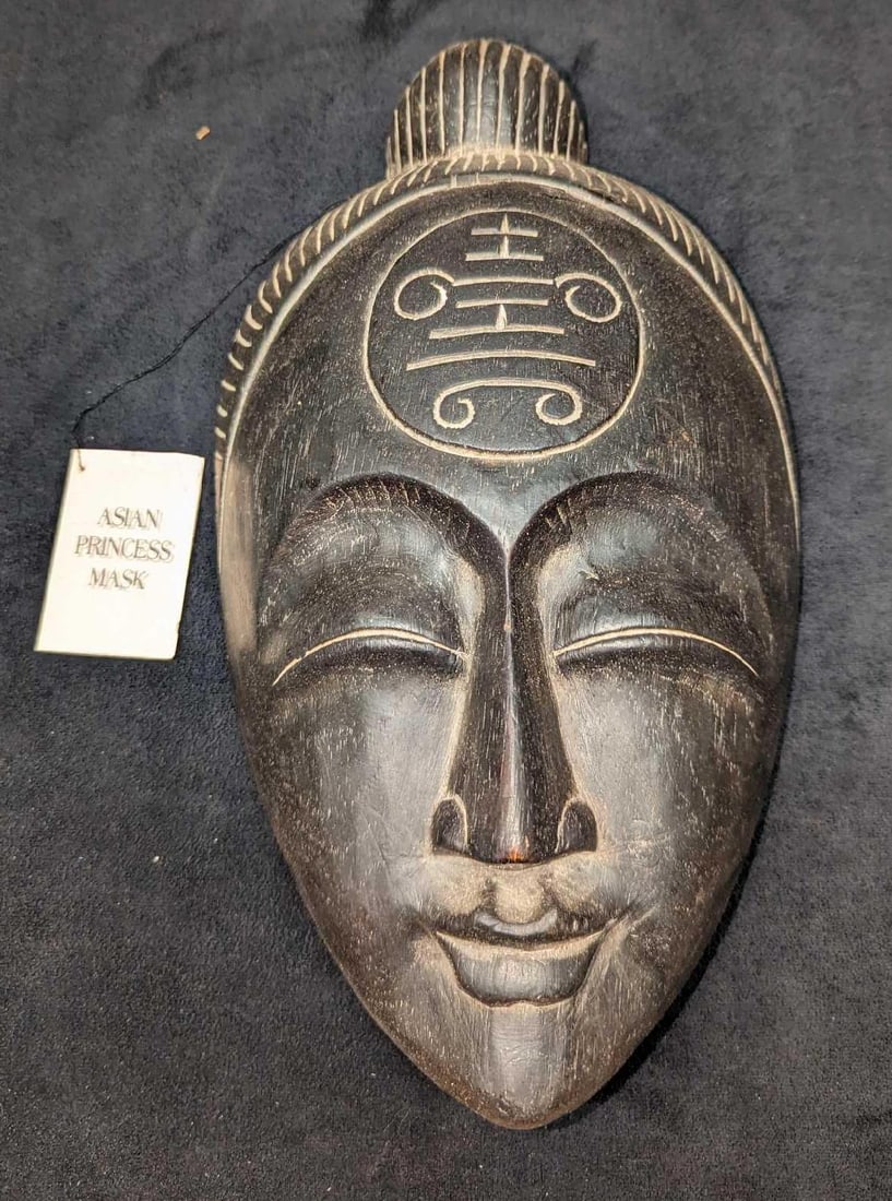 Hand Carved Indonesian Asian Princess Mask Wall Art: Hand Carved Indonesian Asian Princess Mask Wall Art. This is approximately 7 1/2" x 4" x 13 1/4" and it weighs 1.30lb. The mask has some scratches and markings. Please see the images as they are part