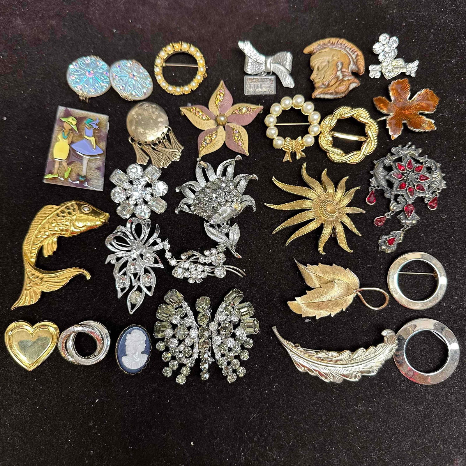 Costume Jewelry Brooch and Pin Collection Rhinestone Enamel Cameo Figural Styles Set K28 (1 of 9)