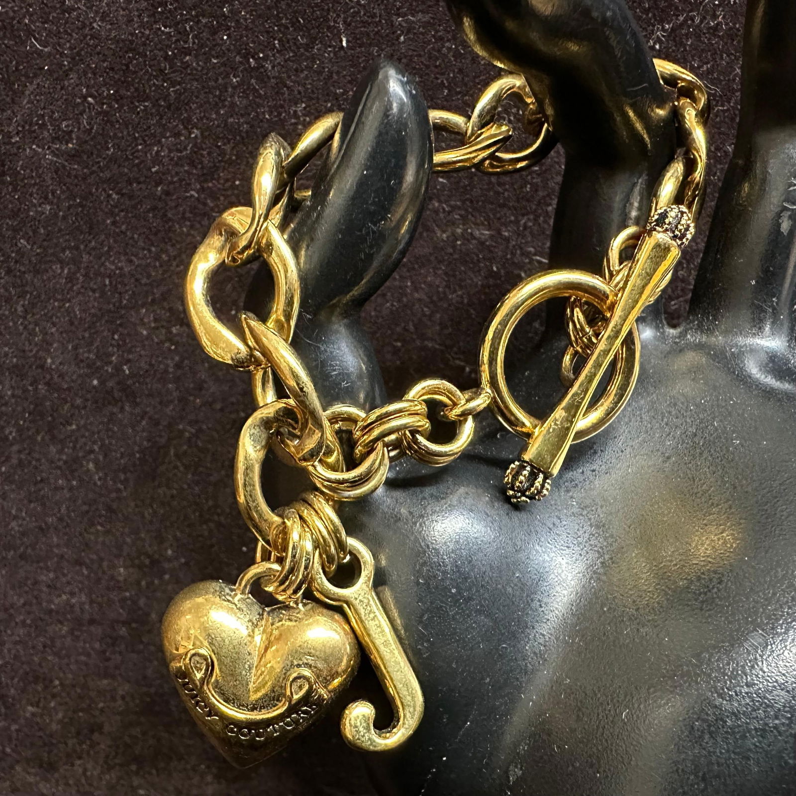 Juicy Couture Puffy Heart and J Charm Gold Tone Toggle Bracelet: Juicy Couture gold-tone heart and J charm bracelet. Marked Juicy Couture. Presented in the original Juicy Couture box. This item is in pre-owned, previously displayed condition with light wear and