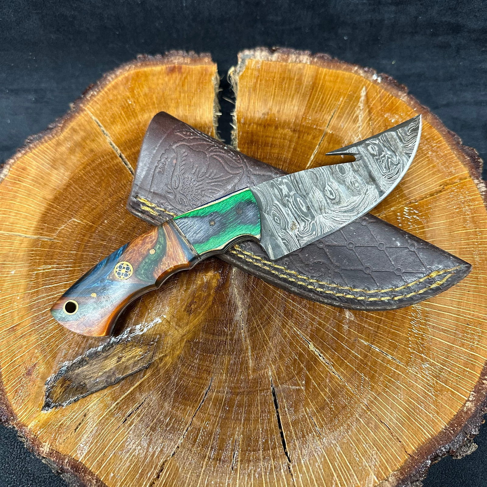 MHS Cutlery Fixed Blade Knife with Patterned Steel Blade and Leather Sheath P38 (1 of 7)