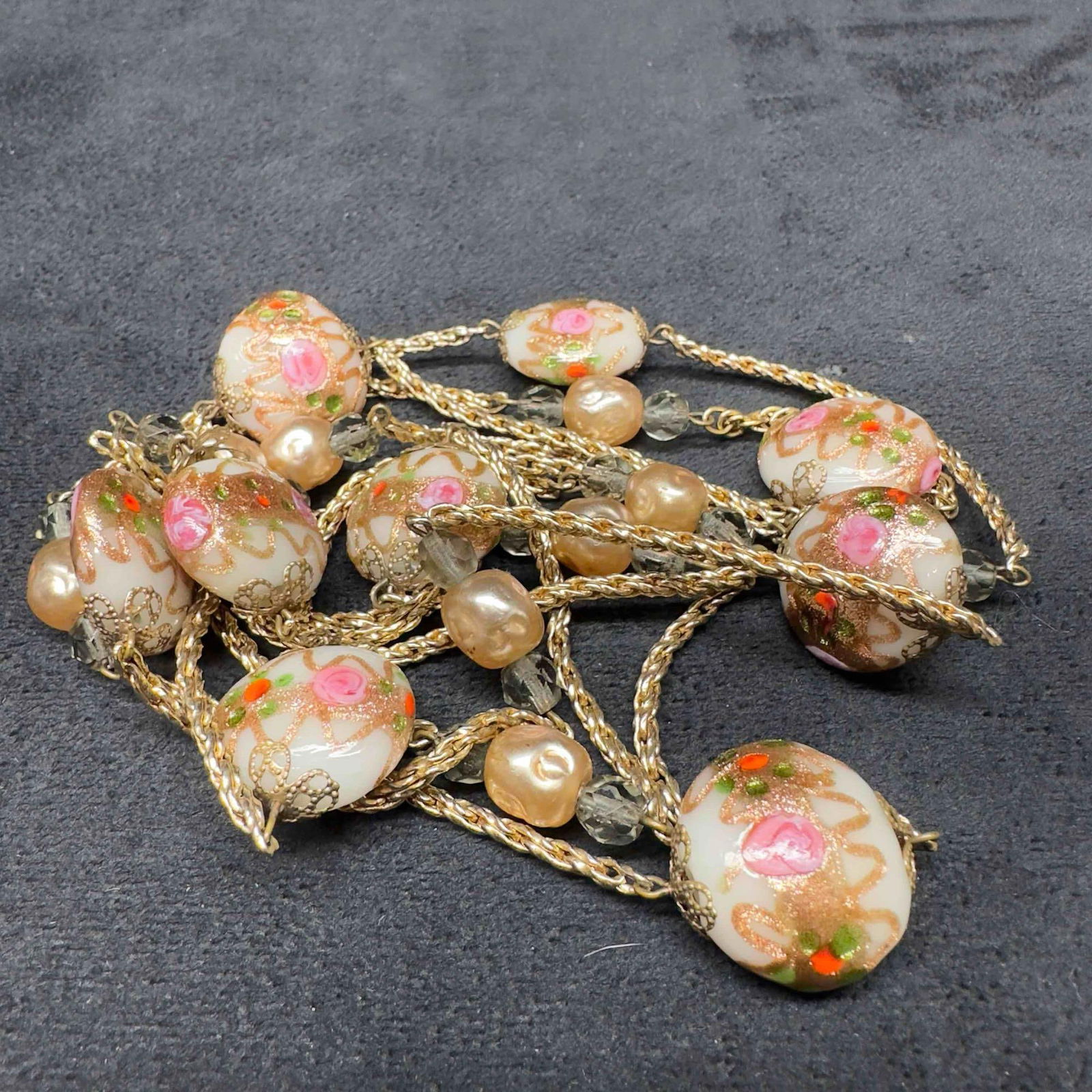 Murano Venetian Lamp Work Glass Art White Floral Circle Copper Accents Beaded Long Necklace E70: Murano Venetian Lamp Work Glass Art White Floral Circle Copper Accents Beaded Long Necklace E70. Necklace with white colored glass beads with a beautiful hand painted design on each. The necklace