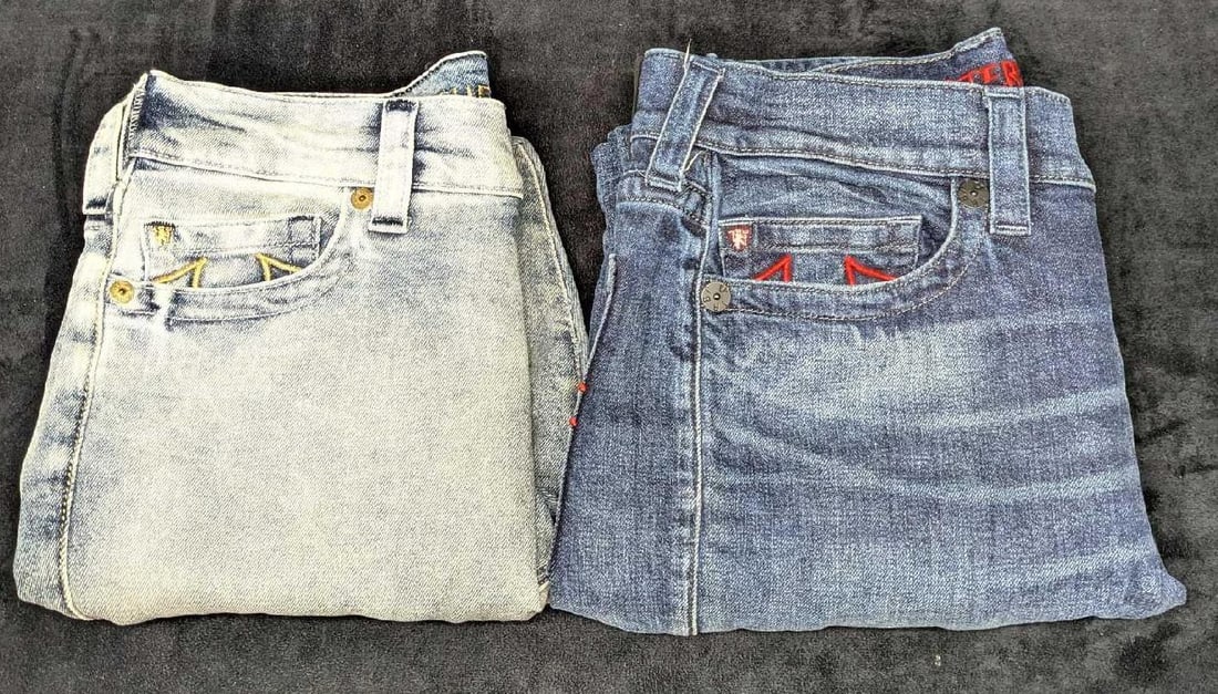 2 Pairs Of True Religion Manchester United Men's Size 33 Jeans: 2 Pairs Of True Religion Manchester United Men's Size 33 Jeans. This lot includes: (1) True Religion Manchester United Men's Size 33 Jeans. Made of 96% Cotton, 3% Elastomultiester and 1%