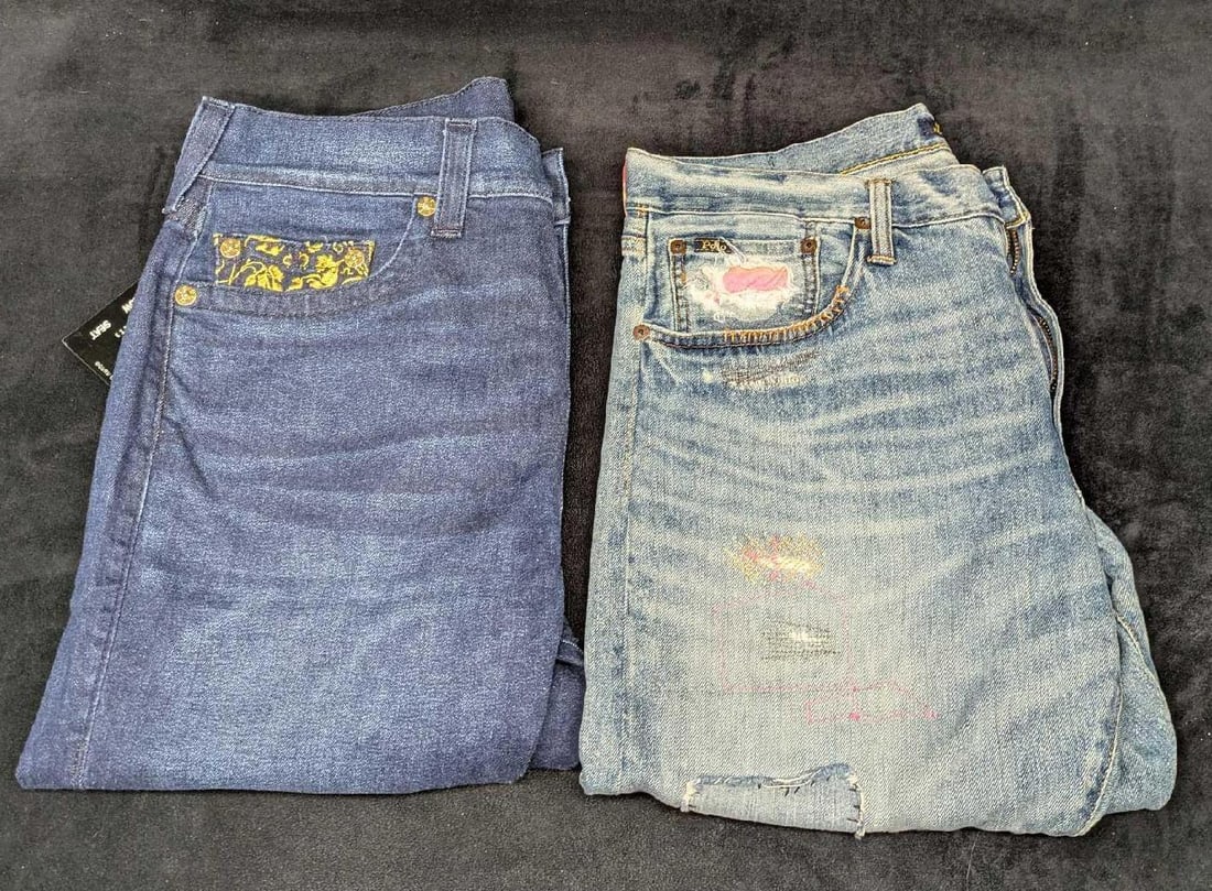 True Religion Relaxed Skinny & Polo Men's Sized 33 Jeans: True Religion Relaxed Skinny & Polo Men's Sized 33 Jeans. This lot includes: (1) True Religion Relaxed Skinny Men's Size 33 Jeans. This was made of 93% Cotton, 6% Elastomultiester, and 1%