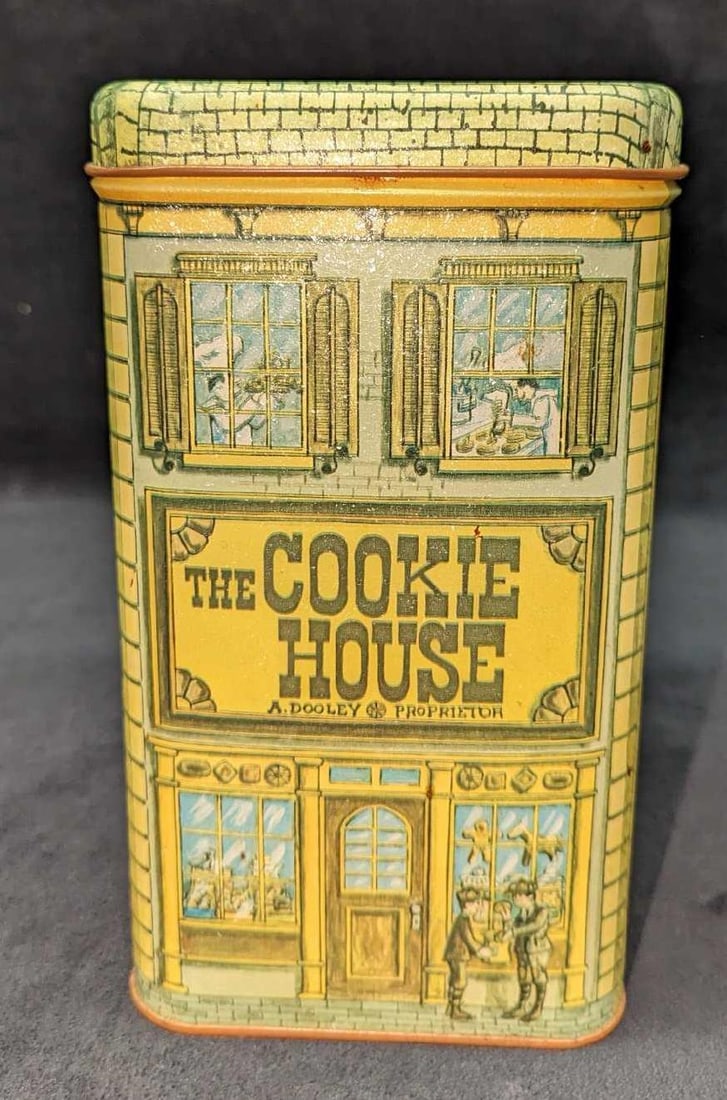 Vintage Cheinco Industries Cookie House Theme Tin (1 of 9)