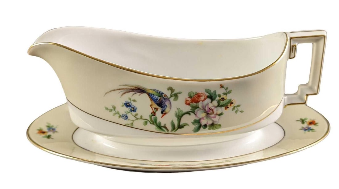 Retired Heinrich Songbird Gravy Boat with Attached Underplate Made Of Fine China: Retired Heinrich Songbird Gravy Boat with Attached Underplate Made Of Fine China. The gravy boat is approx 9 1/4" x 5" x 3 1/2" and it weighs 1.19lb. The gravy boat is in a good, vintage condition