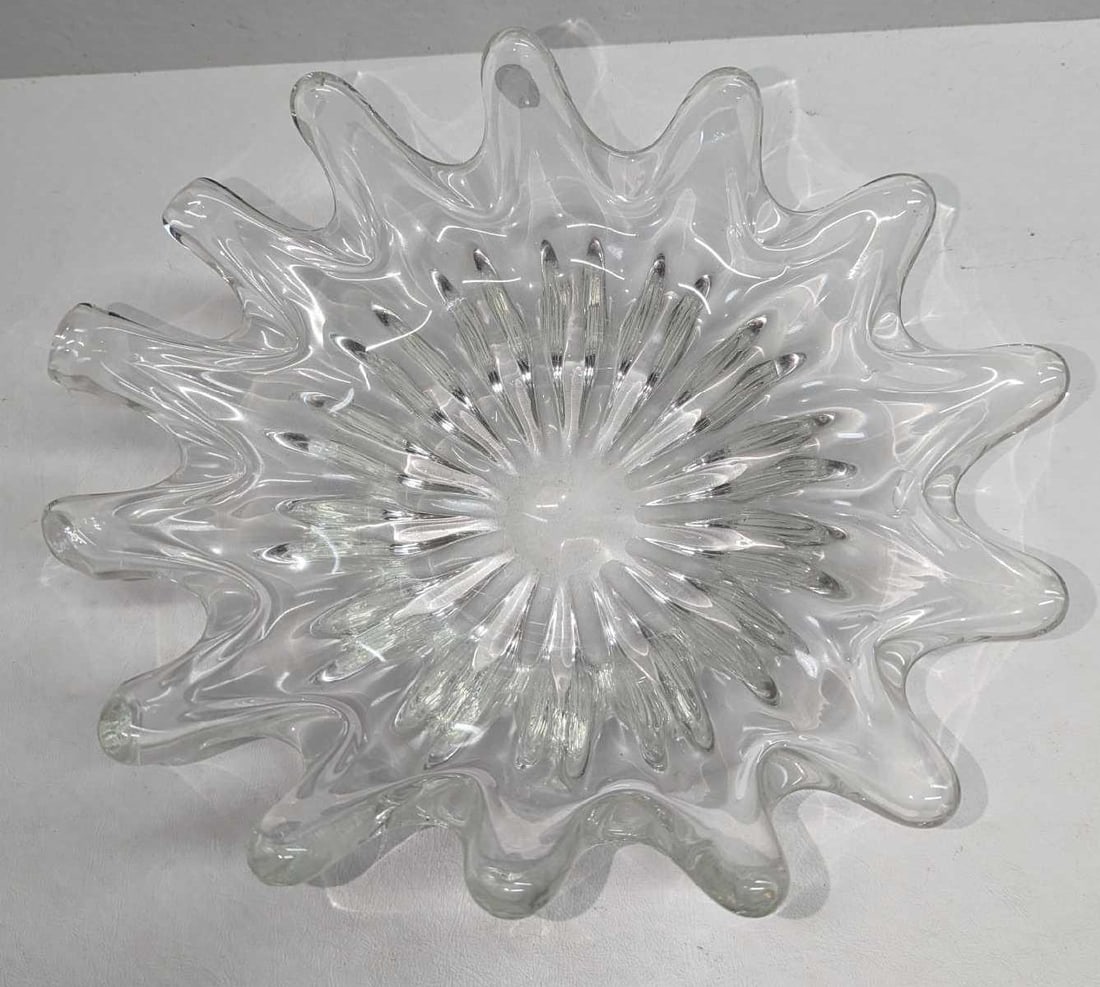 Vintage Hand Blown Art Glass Bowl: Vintage Hand Blown Art Glass Bowl. The maker and date of creation is unknown. This is approx 11" x 9" x 4" and it weighs 3.14lbs. The bottom of the bowl has some wear and scratches. 