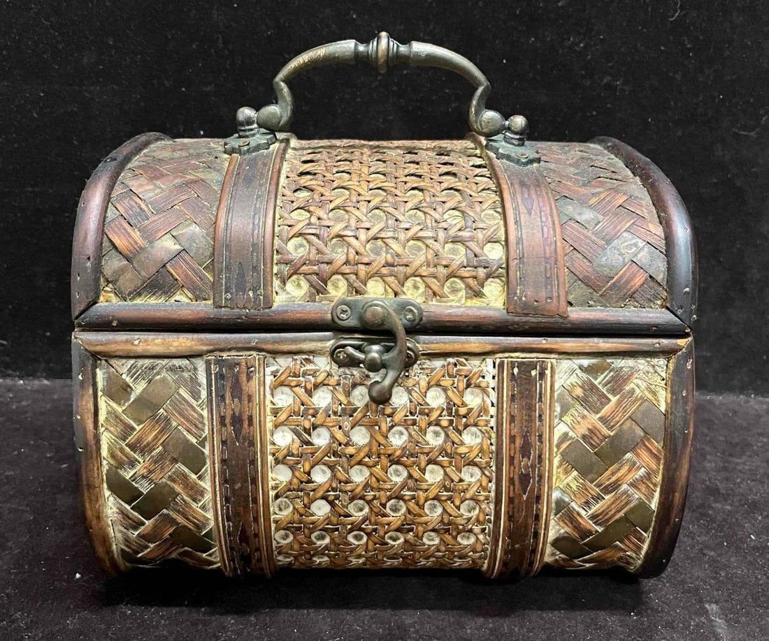 Small Vintage Wicker Style Vanity Chest (1 of 11)