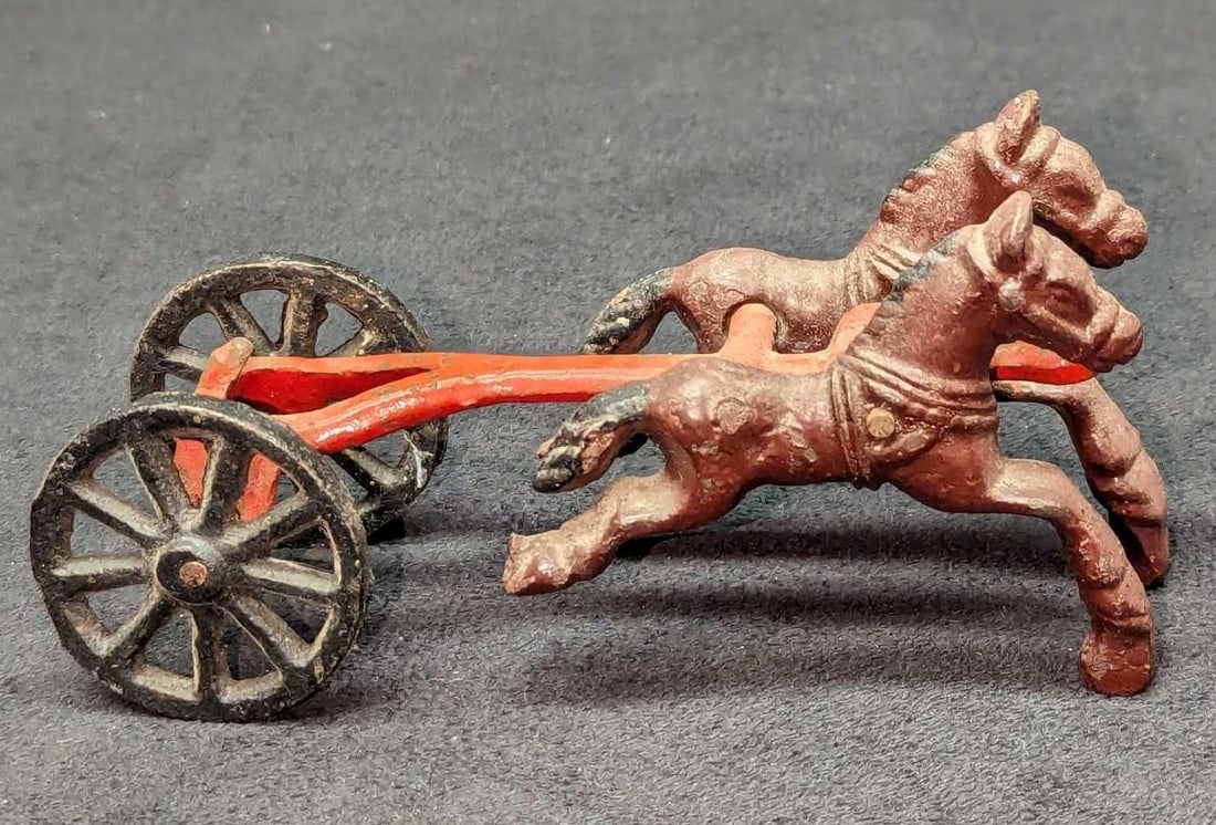 Vintage Cast Iron 2 Horse Toy (1 of 6)