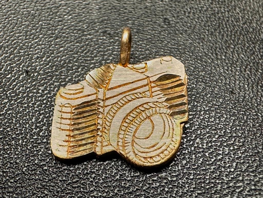 14K Gold Camera Pendant: This piece of jewelry has been tested and researched prior to listing. Please view all our pictures they are part of our description. DETAILS: Metal - 14k goldColor - Yellow GoldStones -