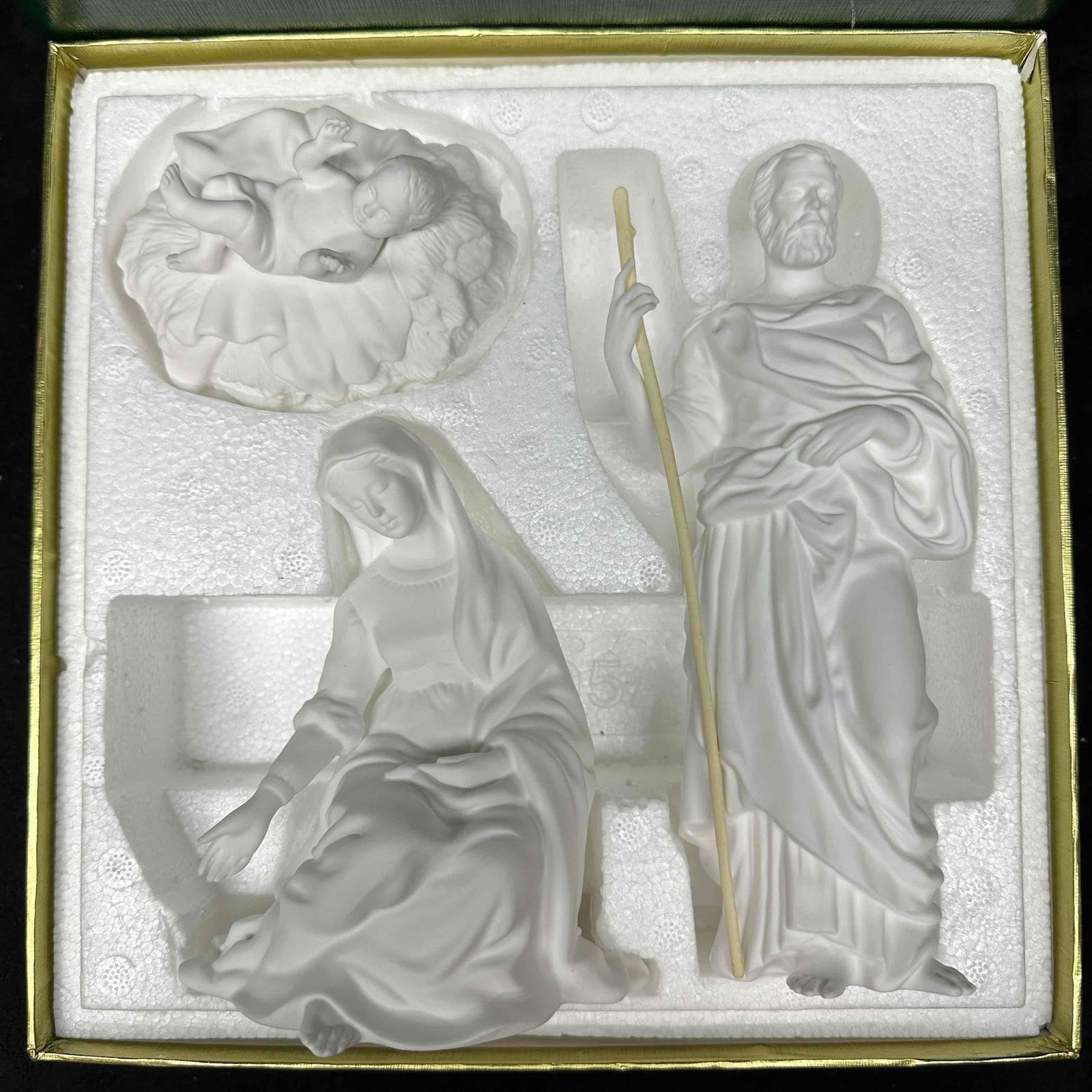 1988 Lenox The Holy Family Mary Joseph Baby Jesus Nativity Figurines White Figure Set: This Lenox First Blessing nativity Three Piece Holy Family Figurine set, which includes baby Jesus, Mary, and Joseph figurines, all in white. Includes original green and golden colored box. These