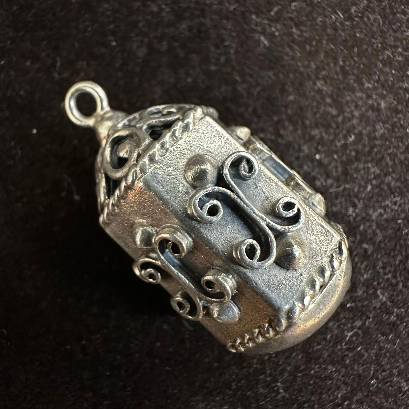 Silver Charm Scrollwork Art Deco Design T89 (1 of 7)