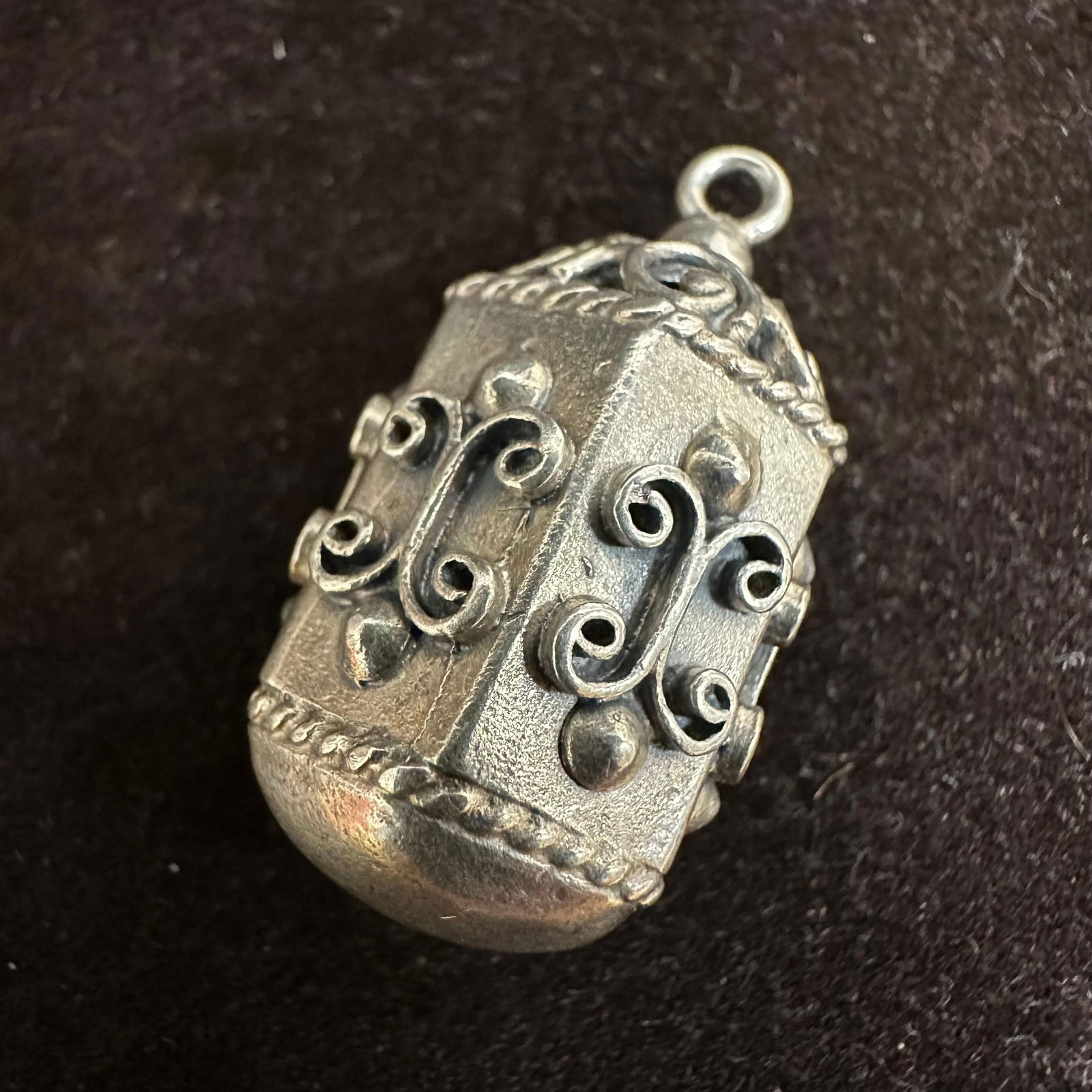 Silver Charm Scrollwork Art Deco Design T89 - 2