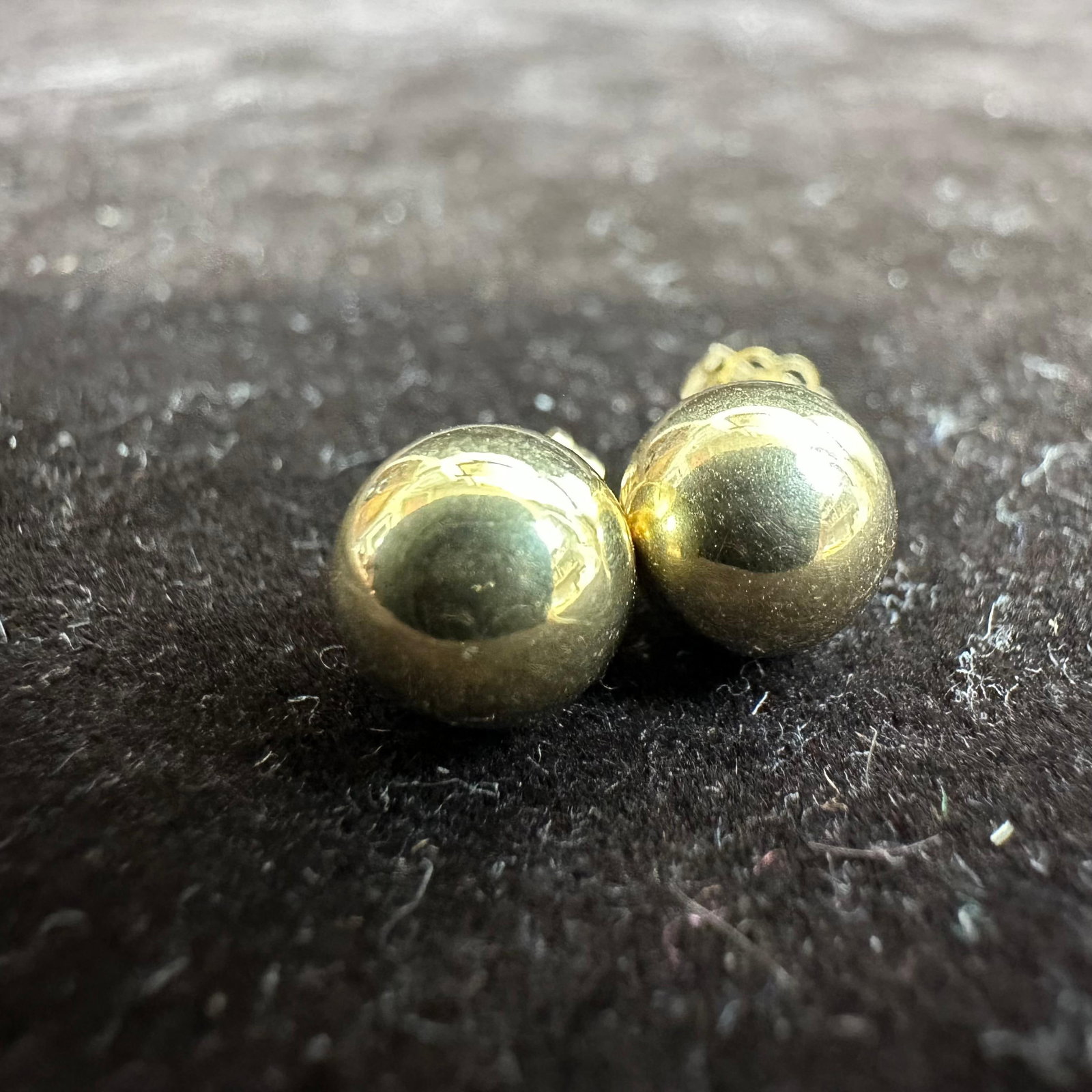 Stud Ball 14K Gold JCM Hallmark Earrings: This item is in good pre-owned, previously used/displayed condition with noticeable light wear and surface scratches. Please reference all photos for full details. This piece of jewelry has been teste