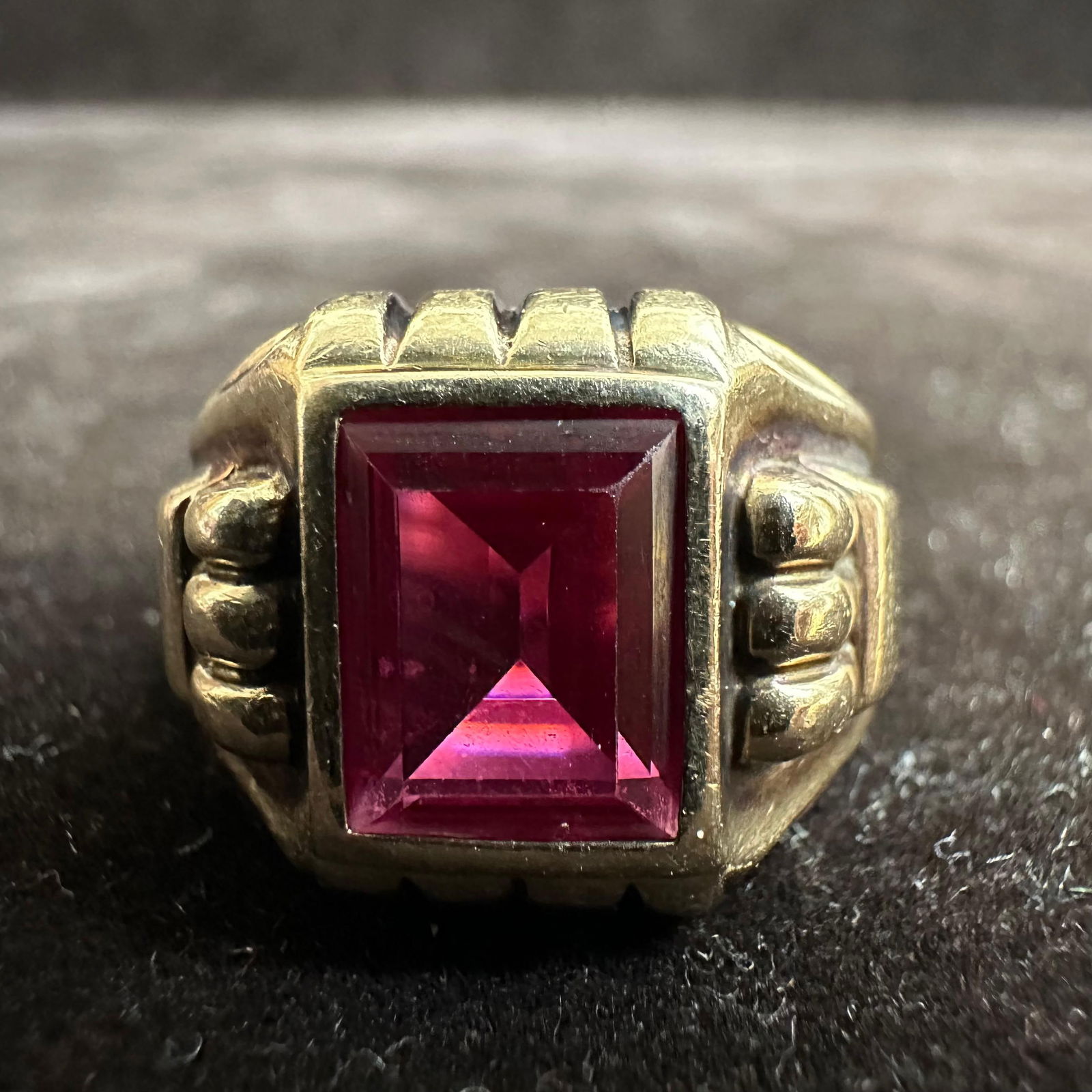 Unmarked 10k Gold Lab Grown Ruby Ring Size 8 - 8