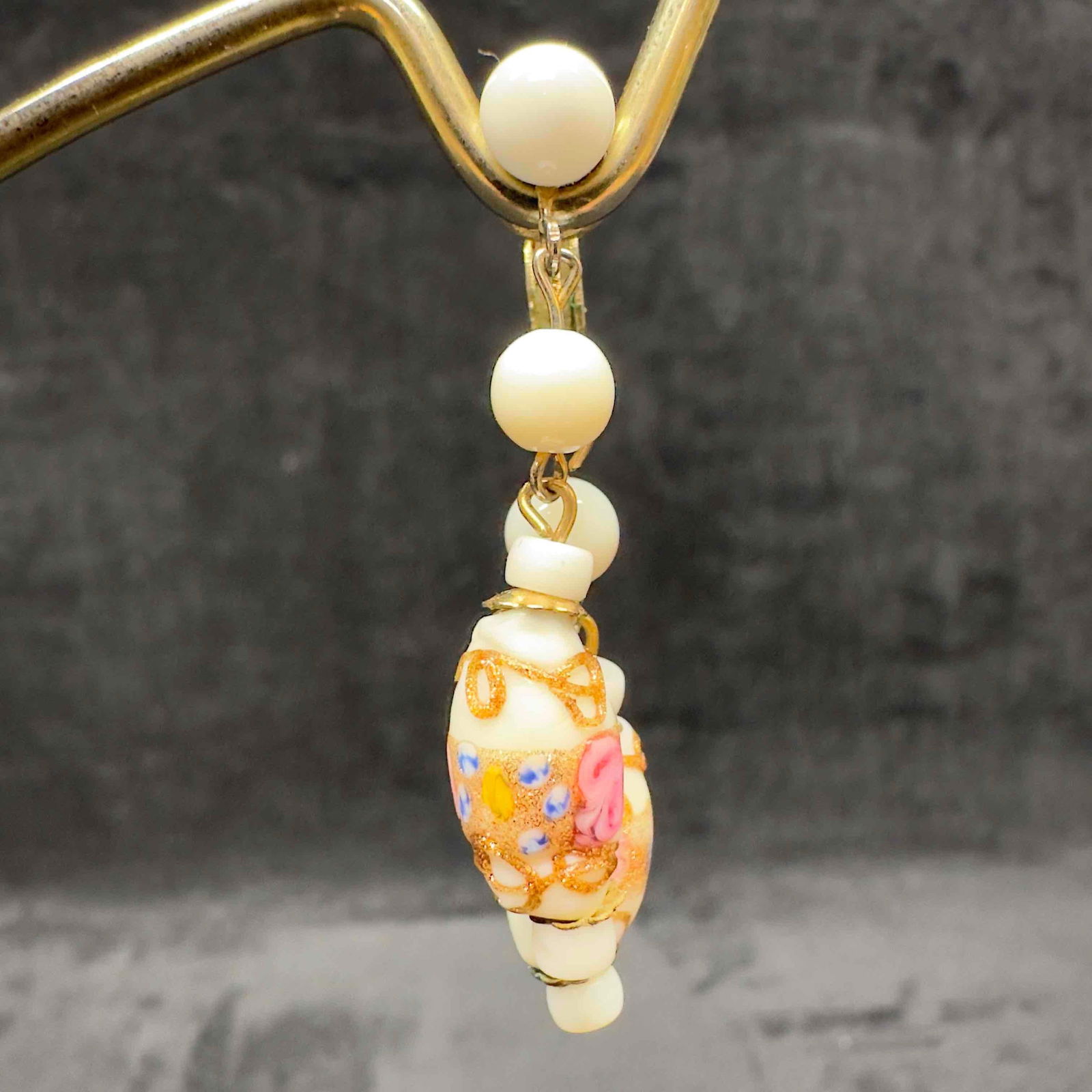 Murano Venetian Art Glass Lamp Work Floral White Copper Accents Bead Dangle Drop Earrings H23: Murano Venetian Art Glass Lamp Work Floral White Copper Accents Bead Dangle Drop Earrings H23. Earrings with white colored glass beads with beautiful designs on each. The earrings feature floral and c
