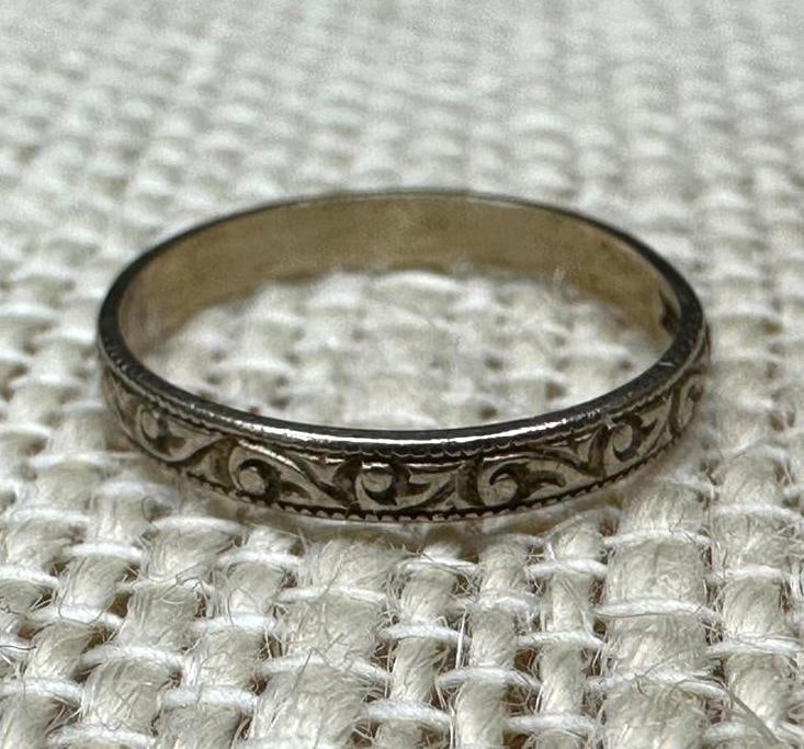 14k White Gold Toe Ring