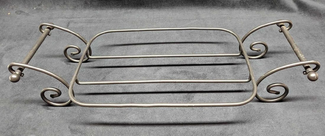 Longaberger Metal Baking Dish Caddy: Longaberger Metal Baking Dish Caddy. This is approx 20 1/2" x 8 3/4" x 4 1/2" and it weighs 2lbs. There are some signs of light wear on the caddy.