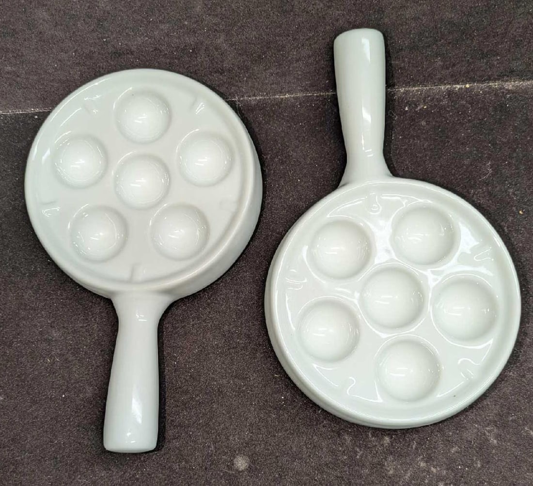 2 Cordon Bleu BIA Escargot Plates With 6 Wells: 2 Cordon Bleu BIA Escargot Plates With 6 Wells. These ceramic plates are approx 4 3/4" x 7 3/4" x 1 1/2" and the total weight is 1.35lb. The plates have no chips or cracks.