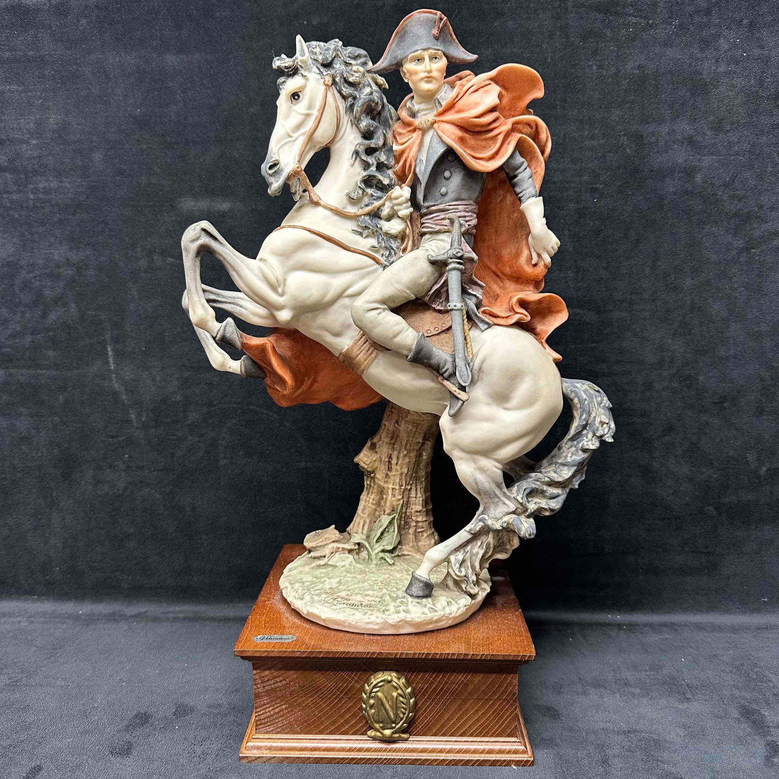 Giuseppe Armani Napoleon on Horse Sculpture Italy Horseback Statue Figure: Giuseppe Armani Napoleon Bonaparte on Horse Sculpture Italy. Figure is in good condition with light wear, no noticeable cracks or breaks. Minor dust and scratches. This item is in pre-owned,