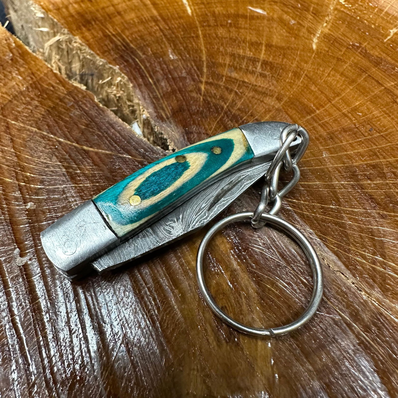 MHS Cutlery Keychain Steel Folding Blade Pocket Knife R50: Small folding-blade pocket knife featuring a steel blade and a compact epoxy-resin/wood handle secured with brass pins. Includes an attached metal key ring for easy carry. Good like-new condition