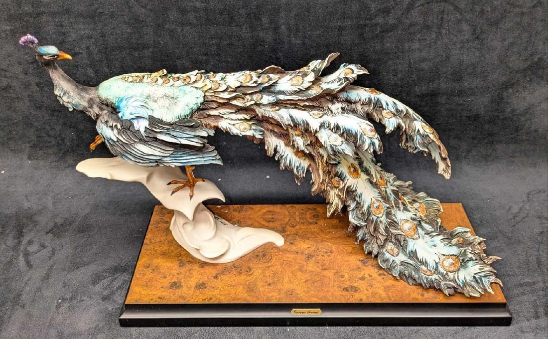 LE Giuseppe Armani Peacock Capodimonte Figurine: LE Giuseppe Armani Peacock Capodimonte Figurine. This one is #2223 out of #5000. The figurine is approx 17 1/4" x 7" x 13". It comes with the COA and the original box that is approx 22" x 12